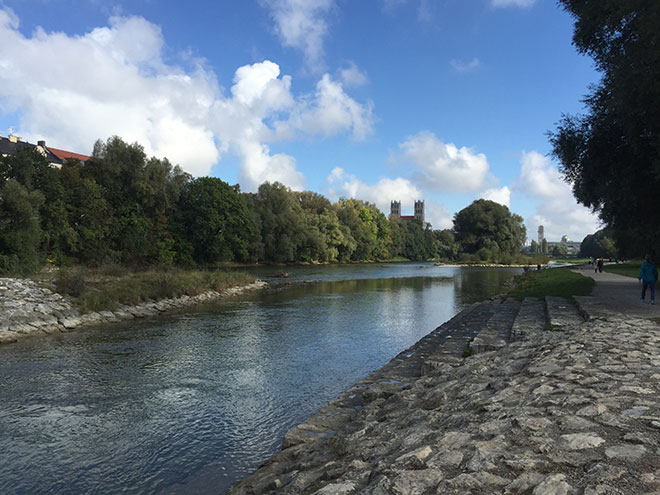 Blick zur Weideninsel inmitten der Isar. Fotocredit: EM