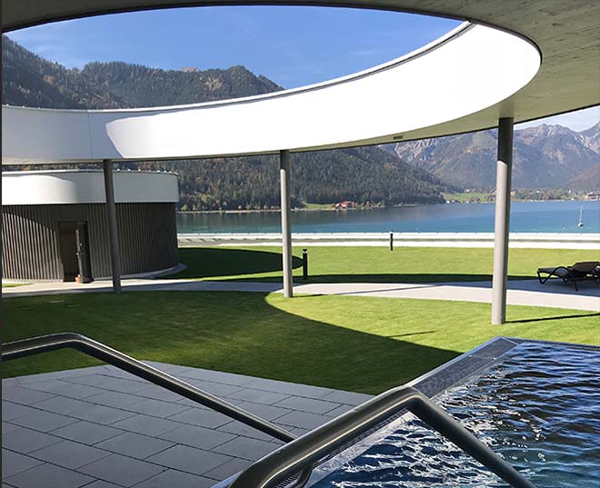 Auf dem Achensee Atoll gibt es einen Penthouse-Spa-Bereich mit Pool und verschiedenen Saunen auf dem Dach. Fotocredit: Yvonne Wirsing