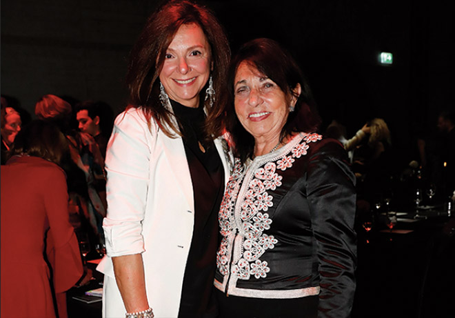 Ursula Dämmrich von Luttitz mit Mietwagen-Unternehmerin Regina Sixt beim Dom Pérignon Legacy Dinner. Fotocredit: Franziska Krug, GettyImages