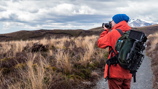 Fotograf Thomas Schweighofer bei der Arbeit. Fotocredit: unsplash