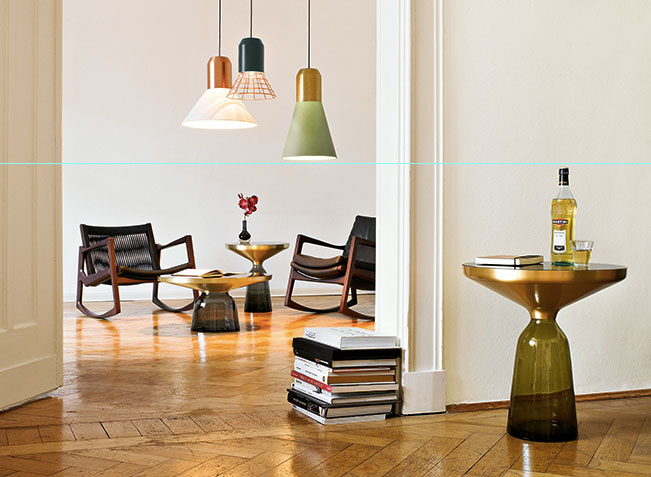 ClassiCon Euvira Rocking Chair und Bell Table Light. Foto: Holzner