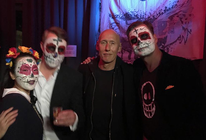 Schauspieler Detlef Bothe mit Gastgeber Hans Peter Eder bei der Tequila Halloween Party. Fotocredit: Zierer Communication