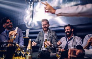 Abschied vom Junggesellendasein: Wenn der Ernst des Lebens beginnt