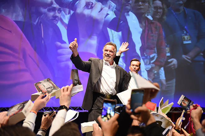 Arnold Schwarzenegger mit Gastgeber Jürgen Höller Power Days  in der Olympiahalle München, Fotocredit: BrauerPhotos / G.Nitschke