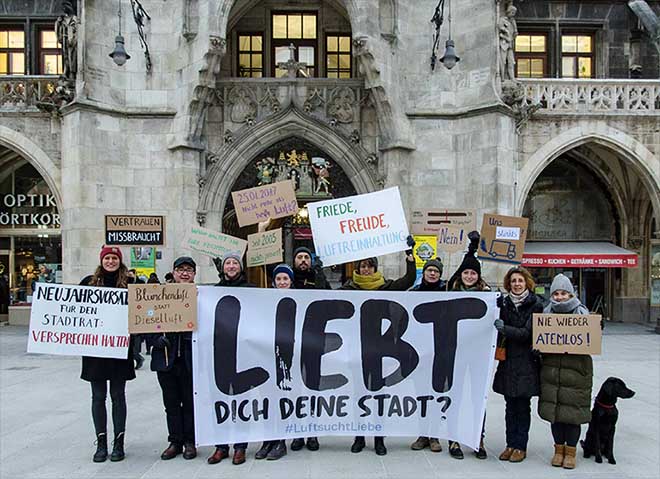 GreenCity vor dem Münchner Rathaus 'LuftsuchtLiebe in München. Fotocredit: Simone Reitmeier