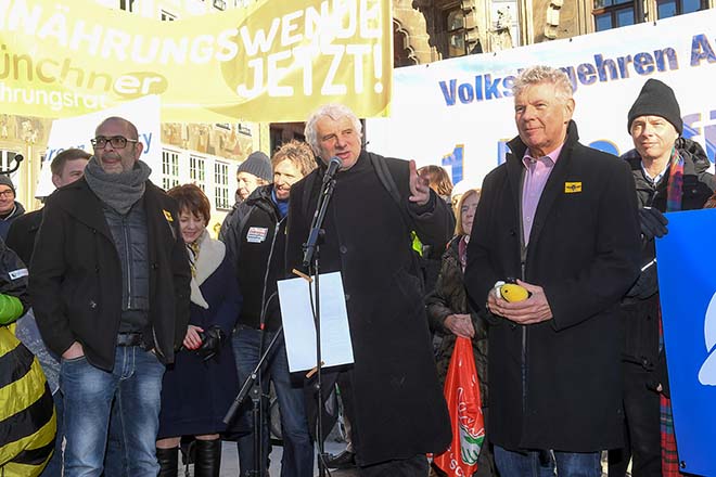 Auftaktveranstaltung für das Volksbegehren Artenvielfalt 'Rettet die Bienen' vor dem Münchner Rathaus. Fotocredit: Tobias Hase