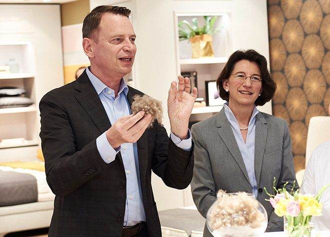 Robert Waßolek (Bettenrid) mit Dr. Michaela Pichlbauer (Rid Stiftung). Fotocredit: Jan Schmiedel