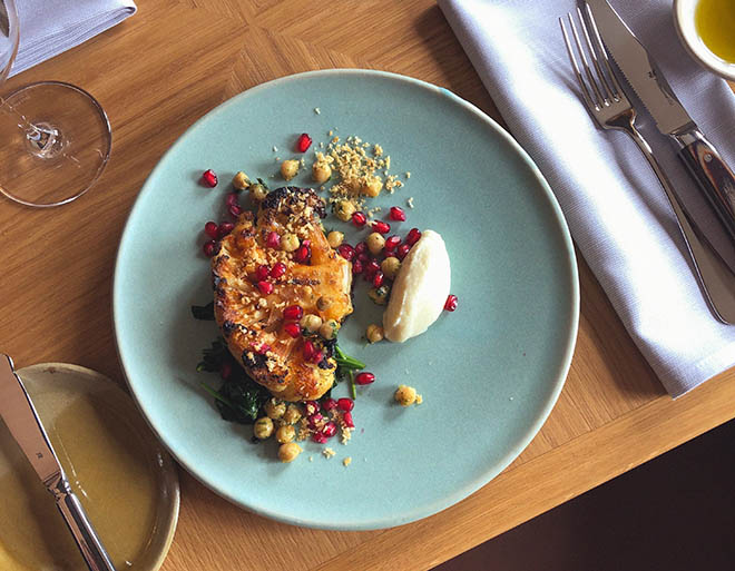 Übrigens: Auch Veganer oder Pescetarier kommen im The LOUIS Grillroom auf ihre Kosten. Ein gegrilltes Steak gibt es hier auch vom Blumenkohl.