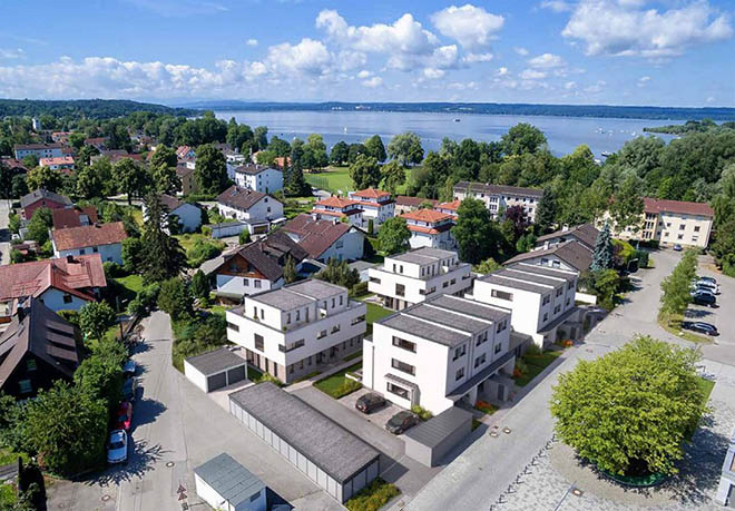 Wie das Bau-Bild beweist: Hier wohnt man zum Ammersee in Fußnähe. Fotocreidt: neubaukompass.de