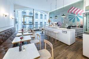Belstaff eröffnet neuen Shop mit Café in der Residenzstraße