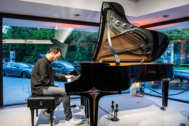 Starpianist Igor Levia machte als erster Künstler den Steinway Showroom zum Artists' Living Room! Fotocredit:  Lennart Preiss/Getty Images