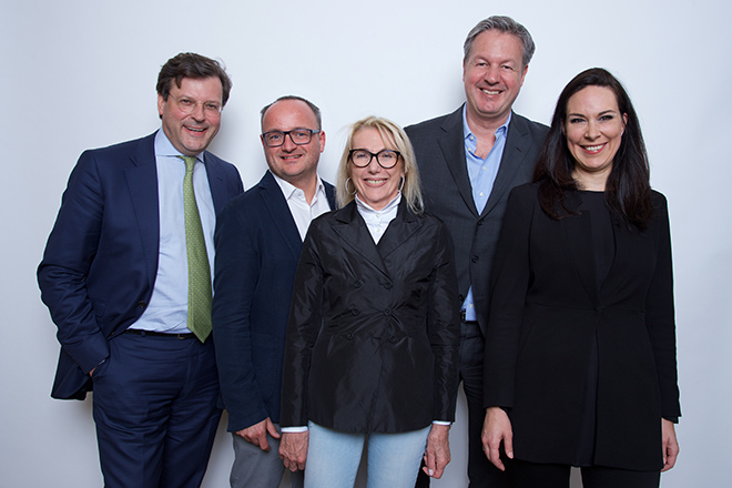 (v.l.n.r.) Alexander von Reibnitz, Wort & Bild Verlag; Harry Gatterer, Zukunftsinstitut; Waltraut von Mengden, VZB; Andreas Arntzen, Wort & Bild Verlag; Anina Veigel, VZB – Foto: Christian Rudnik