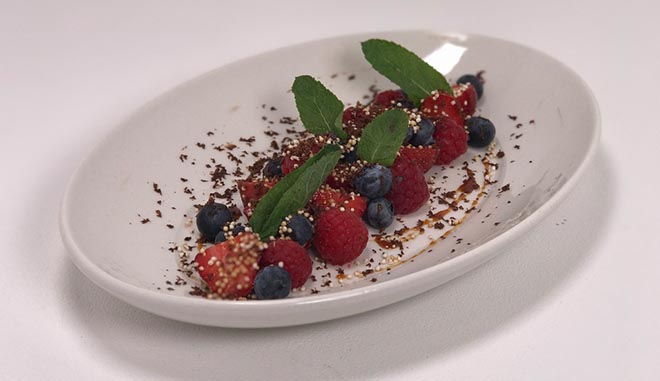 Beeren-Bowl. Fotocredit: EMPORIO ARMANI CAFFÈ & RISTORANTE