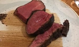 Wenn Fleisch dann so: Restaurant ‚The LOUIS Grillroom‘ auf Fleischveredlungs-Mission