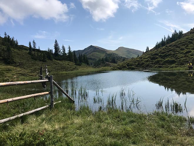 Als besonderes Naturjuwel finden sich hier oben sogenannte Trögseen. Manch einer badet nackt in den kleinen Lacken! Fotocredit: EM