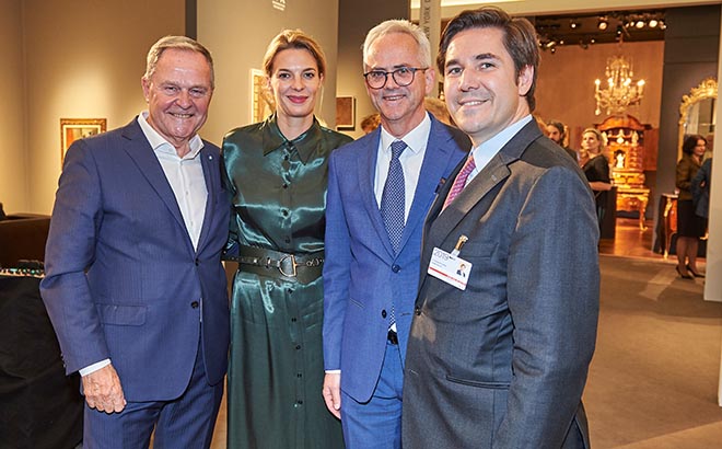 Vernissage der Highlights Internationale Kunstmesse München (v.l.n.r.): Dr. Wolfgang Heubisch, Juana Schwan, Präsident Bernd Schreiber mit Dr. Alexander Kunkel. Fotocredit: Markus Kehl