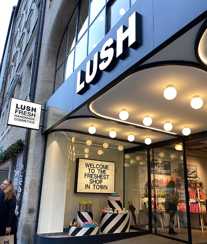 Welcome to the freshest Shop in Town! Lush München in der Kaufinger Strasse! mit vielen Lush Badekugeln