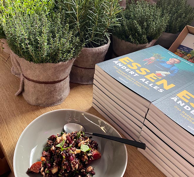 Genuss-Rezept: Wurzelgemüse mit Venere-Reis, Kidneybohnen, Blumenkohl, Mandeln und Estragon auf Buchseite 182