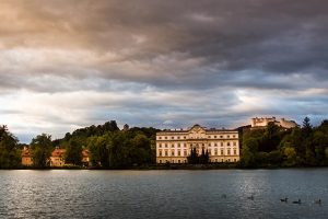 Die Salzburger Festspiele, Schloss Leopoldskron und der Rote Salon