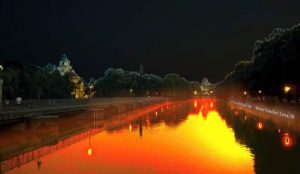 Die Isar wird zum Lichtkunstwerk: The Burning River