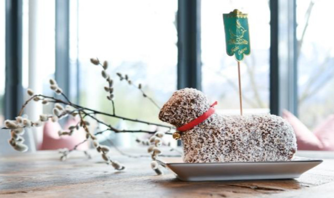 Für dieses Rezept Osterlamm braucht Ihr 15 Minuten für die Zubereitungszeit und 50 Minuten für die Backzeit. Fotocredit: Milchwerke Berchtesgadener Land