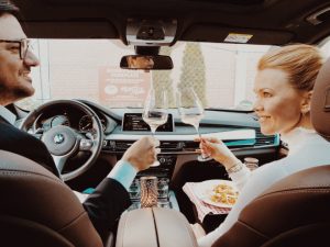 Essen gehen in Corona-Zeiten: ‚Dinner in the Car‘ startet im Schlachthofviertel