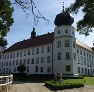 Stephanie Gräfin von Pfuel: Hat sie bald Dinosaurier auf dem Schloss?