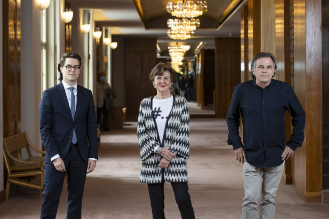 Die Salzburger Festspiele 2020 in reduzierter Form stellten Lukas Crepaz (Kaufmännischer Direktor) mit Helga Rabl-Stadler Präsidentin der Salzburger Festspiele und dem Intendanten Markus Hinterhäuser vor. Fotocredit: Neumayr/Leo