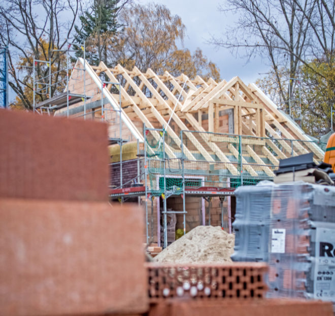 Der Niedrigstenergiestandard bei Neubau des neuen Gebäudeenergiegesetzes (GEG) bietet Bauherren aus Sicht des Bauherren-Schutzbund e. V. keine langfristige Zukunftssicherheit zum Thema Energiestandard.