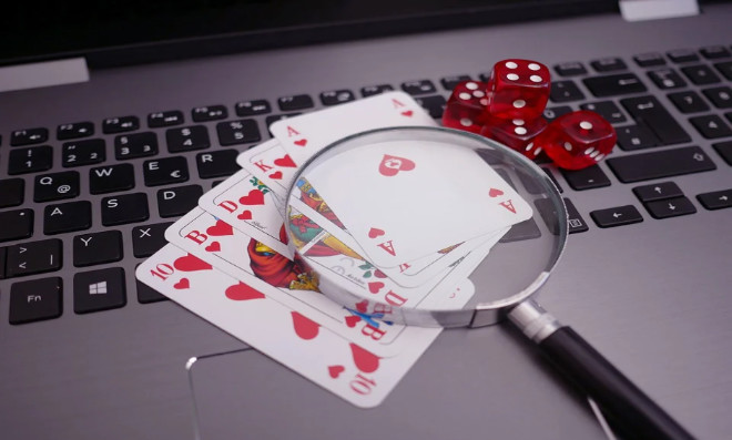 Neben Poker und Blackjack winken viele weitere Online Spiele mit Gewinnen und stellen eine Alternative zum echten Casino dar. Bildquelle: besteonlinecasinos via pixabay.com