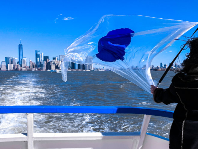 Eine Flagge stiftet Identität und mittlerweile taucht die #oneworldflag überall auf der Welt auf. Hier in New York. Fotocredit