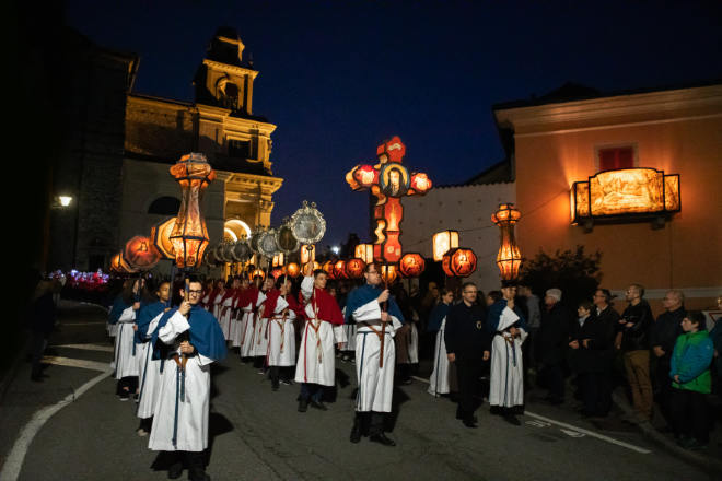 Berühmtes Spektakel und uralte Schweizer Tradition – als „Immaterielles Kulturerbe der Menschheit“ führt die UNESCO seit Dezember 2019 die Osterprozessionen im Tessiner Mendrisiotto.Ticino Turismo/Fotograf Luca Crivelli