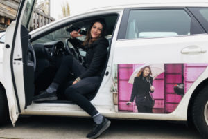 UBER Fahrerin Sara liebt ihren Job und die Landeshauptstadt bei Nacht