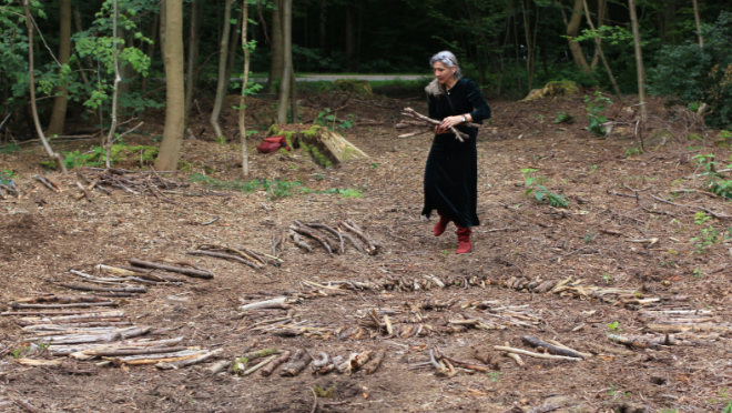 Eine Heilspirale aus Naturmaterial mitten im Wald - zum vierten Mal lädt Lore Galitz zum ökologischen Kunstprojekt SüdpART in den Sendlinger Wald. Foto: Lore Galitz