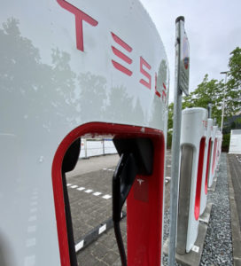 Tesla Supercharger Opening im OEZ ohne viel Tamtam