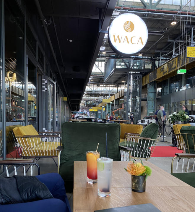 WACA Restaurant mit Terrasse in der Motorwolrd