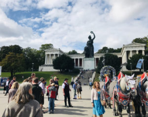 Dirndl & Co. kommen in München nie aus der Mode