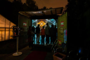 Einzigartiges Umweltschutz-Kunstprojekt: Gewissensfragen aus dem Container