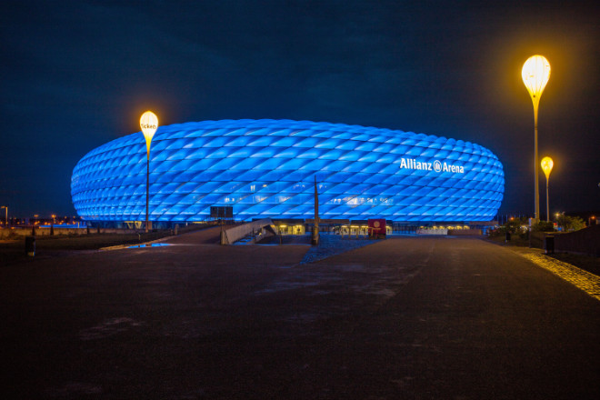 Münchens Wahrzeichen erstrahlen für Unicef in BLAU