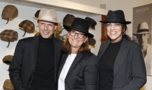 Exklusive Party für das In-Herbst-Accessoire Hut!