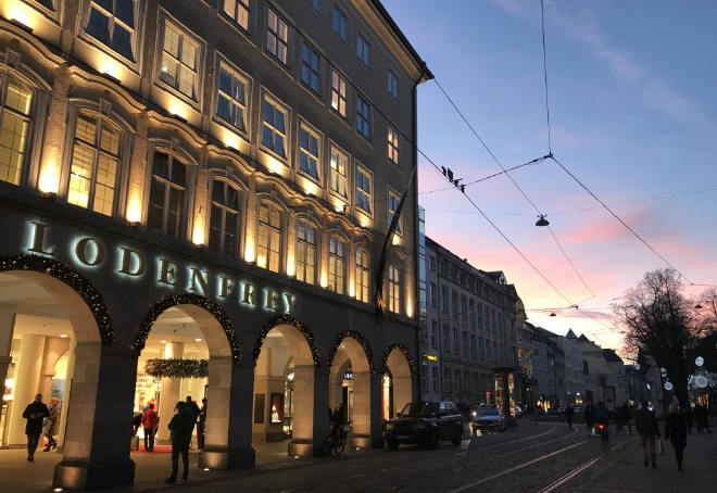 Bei München Touristen besonders beliebt: Beliebte Sightseeing- und Shopping-Meile: Die Maffeistraße in der Altstadt führt zum Promenadeplatz.