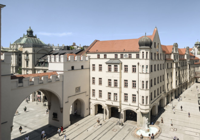 Derzeit ist das denkmalgeschützte Gebäude in der Neuhauser Straße 20 in München noch Baustelle. Fotocredit: Adrian Beck/Scrivo PR