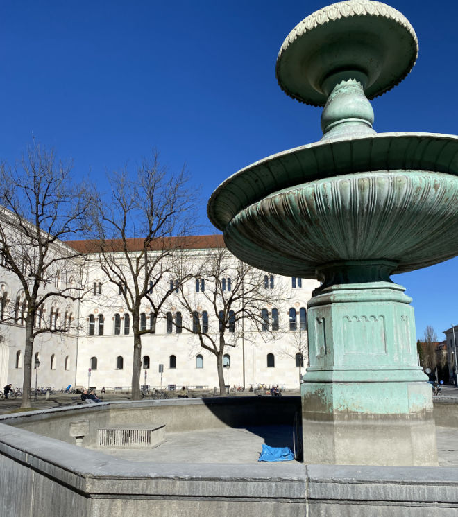 Die Ludwig-Maximilian-Universität am Geschwister-Scholl-Platz in München ist sehr beliebt unter der Studenten. Fotocredit: EM