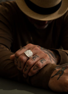 Neue Kultur des Schenkens: Asiatisch inspirierte Schmuckmotive von Patrik Muff