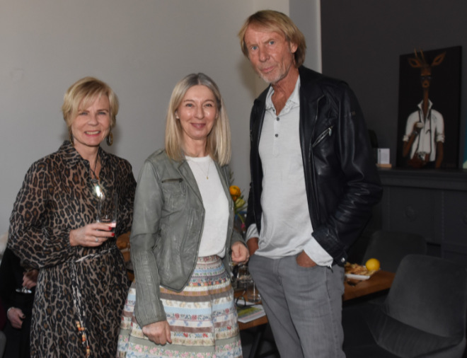 Alps Magazin Herausgeberin Michaela Hammel mit Annette Zierer und Carlo Tränhardt beim ALPS QUARTIER Opening. Fotocredite: Terence Tremper