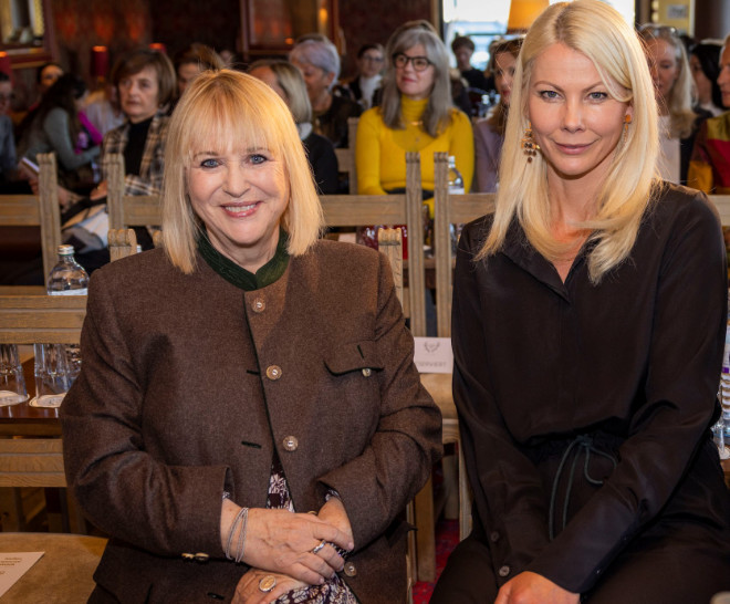 Beim Astoria Women's Symposium: Ex-BUNTE-Chefredakteurin Patricia Riekel mit Ex-VOGUE-Chefredakteurin. Fotocredit: David Johansson