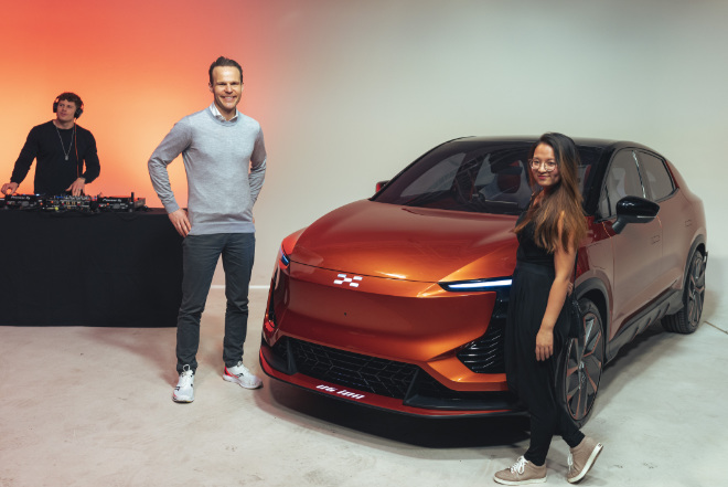 Max-Josef Meier, der Gründer und CEO von „Finn“ begrüßte mit Elisa Chen (VP OEM Partnerships Finn) die Gäste.
