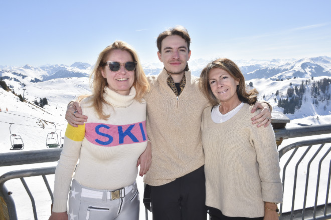 Erika Frey (li.) und Margarita Leinfelder Cittadini mit Sohn Daniel Leinfelder beim Fireball Skirennen in Kitzbühel. Foto: BrauerPhotos / G.Nitschke