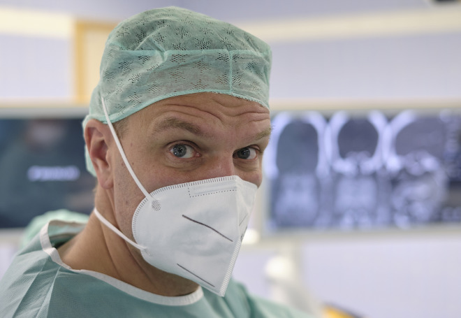 Prof. Jens Lehmberg, Chefarzt in der Klinik für Neurochirurgie in der München Klinik Bogenhausen. Fotocredit: München Klinik