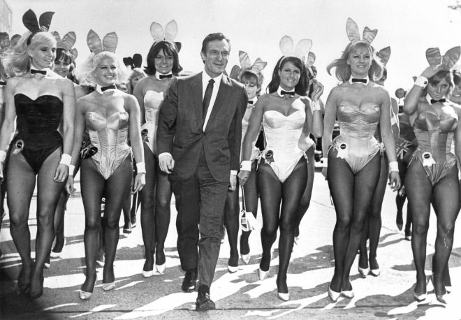 Playboy Hugh Hefner am Flughafen zur Eröffnung seines ersten Clubs in Europa in London 1966. Fotocredit: Copyright: picture-alliance/United Archives/TopFoto